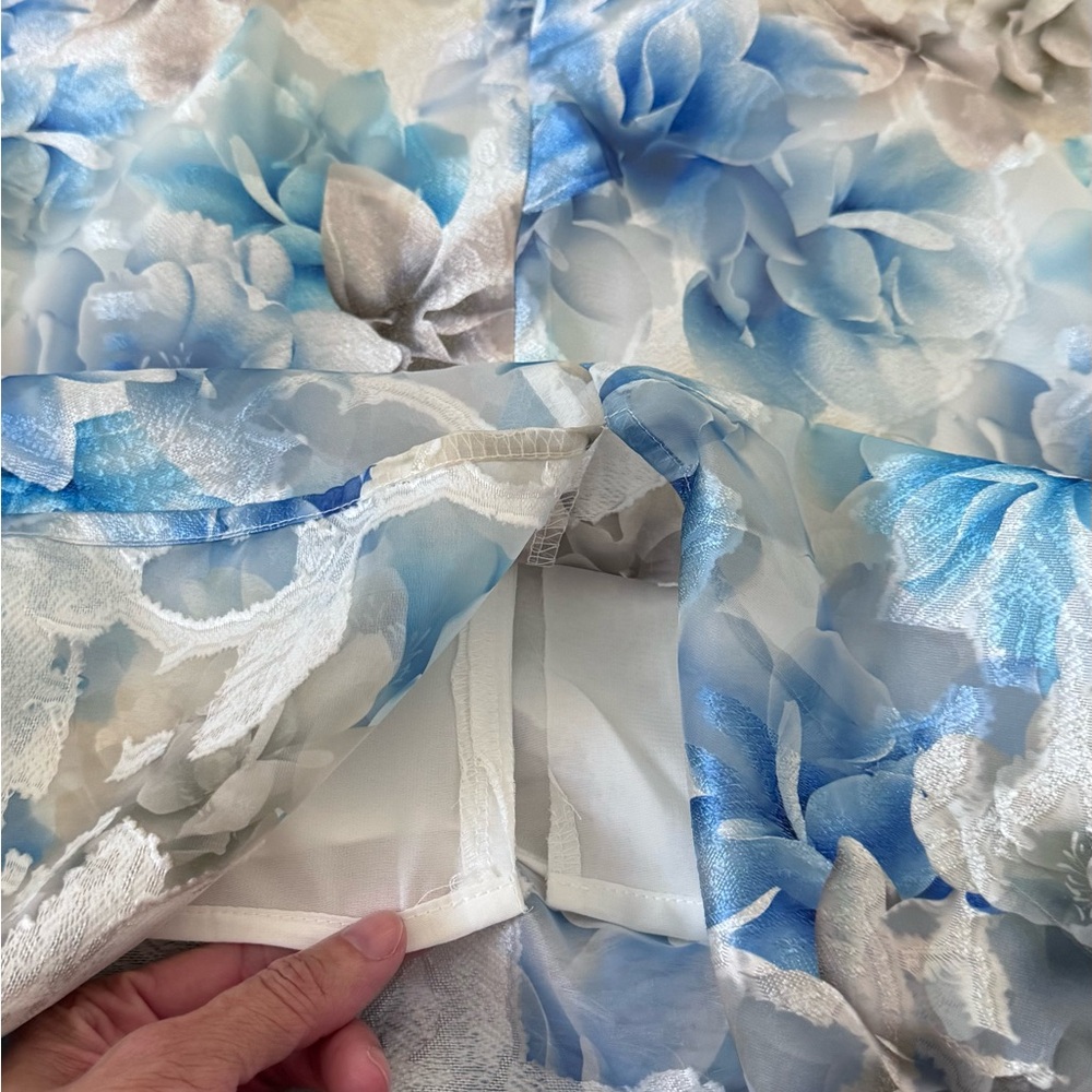New 🪻Chic Floral Midi Dress in Blue and Cream - Picture 14 of 17